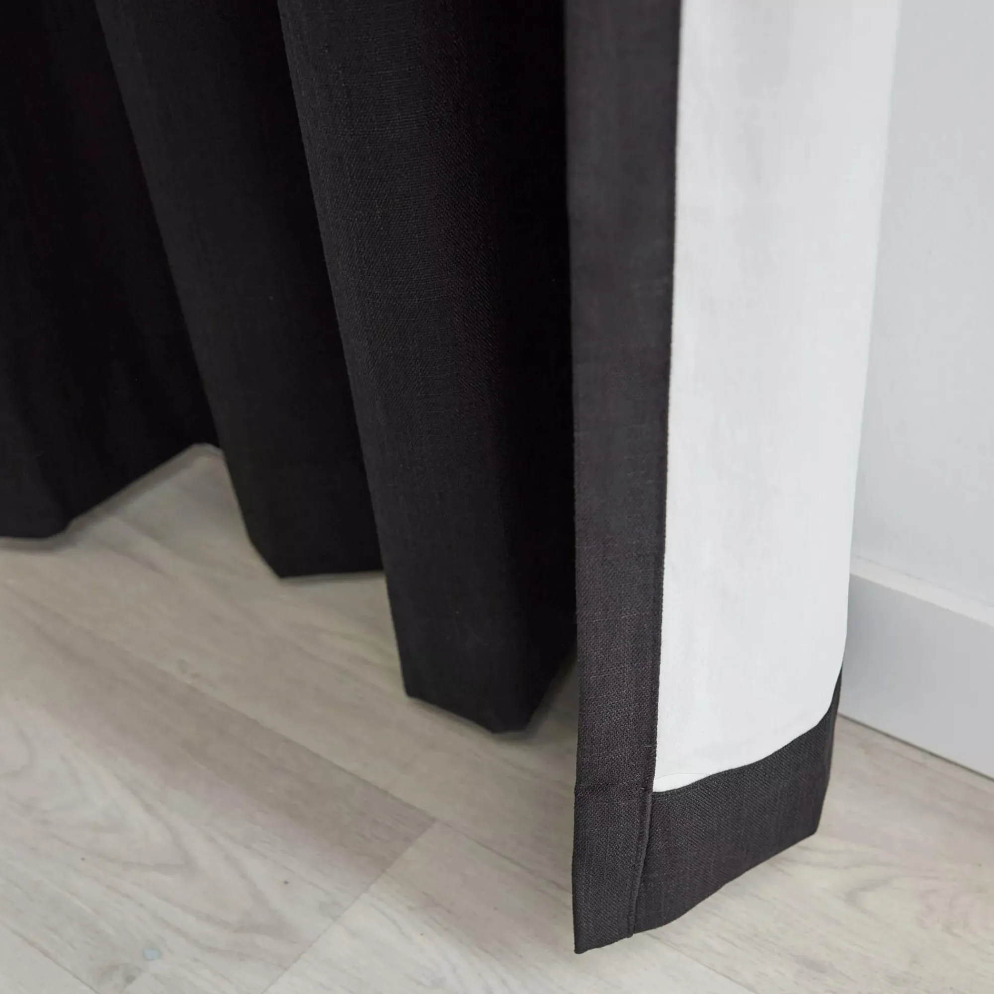 Outlet Bouclair Black Chita Blackout Curtain