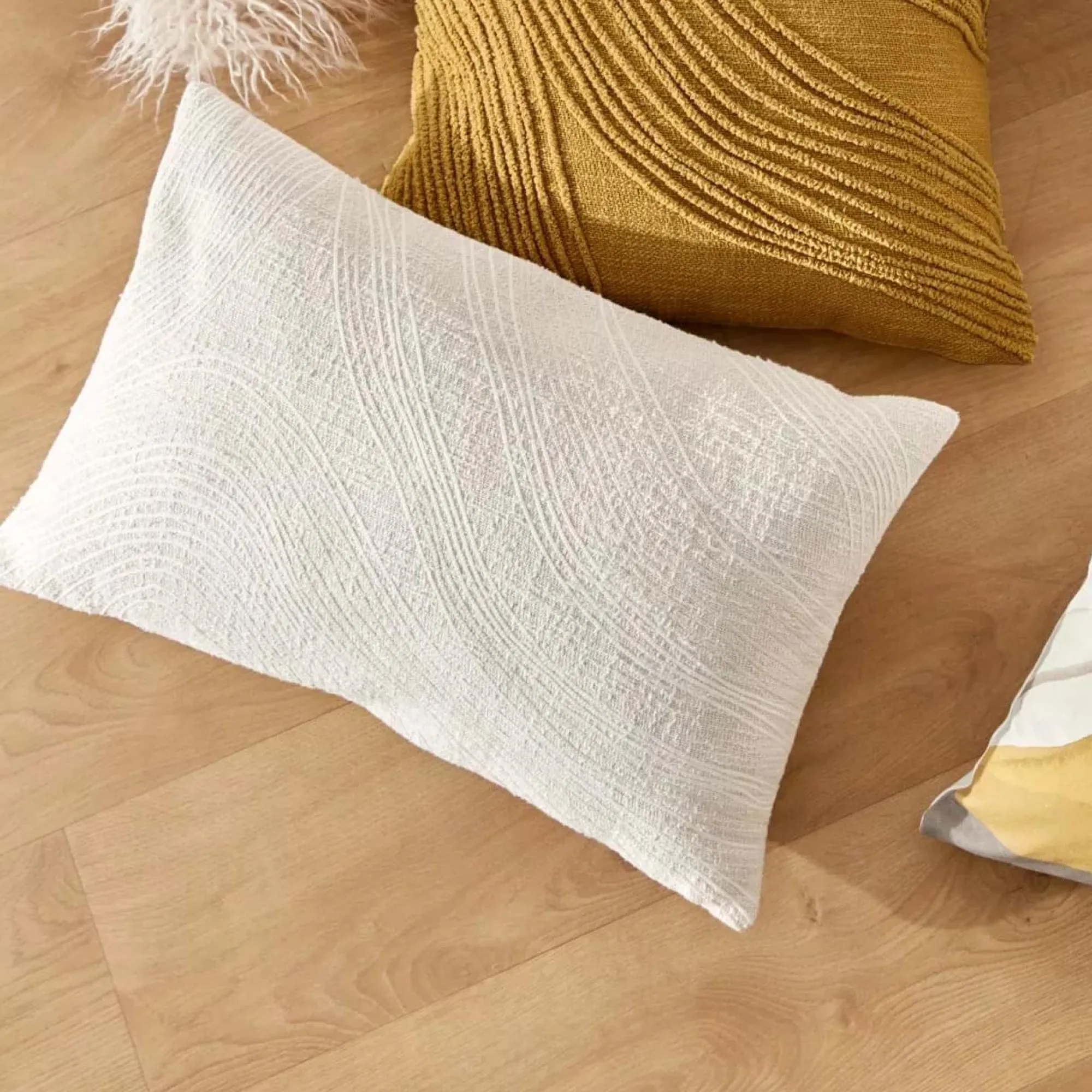 Outlet Bouclair Noak Lumbar Throw Pillow