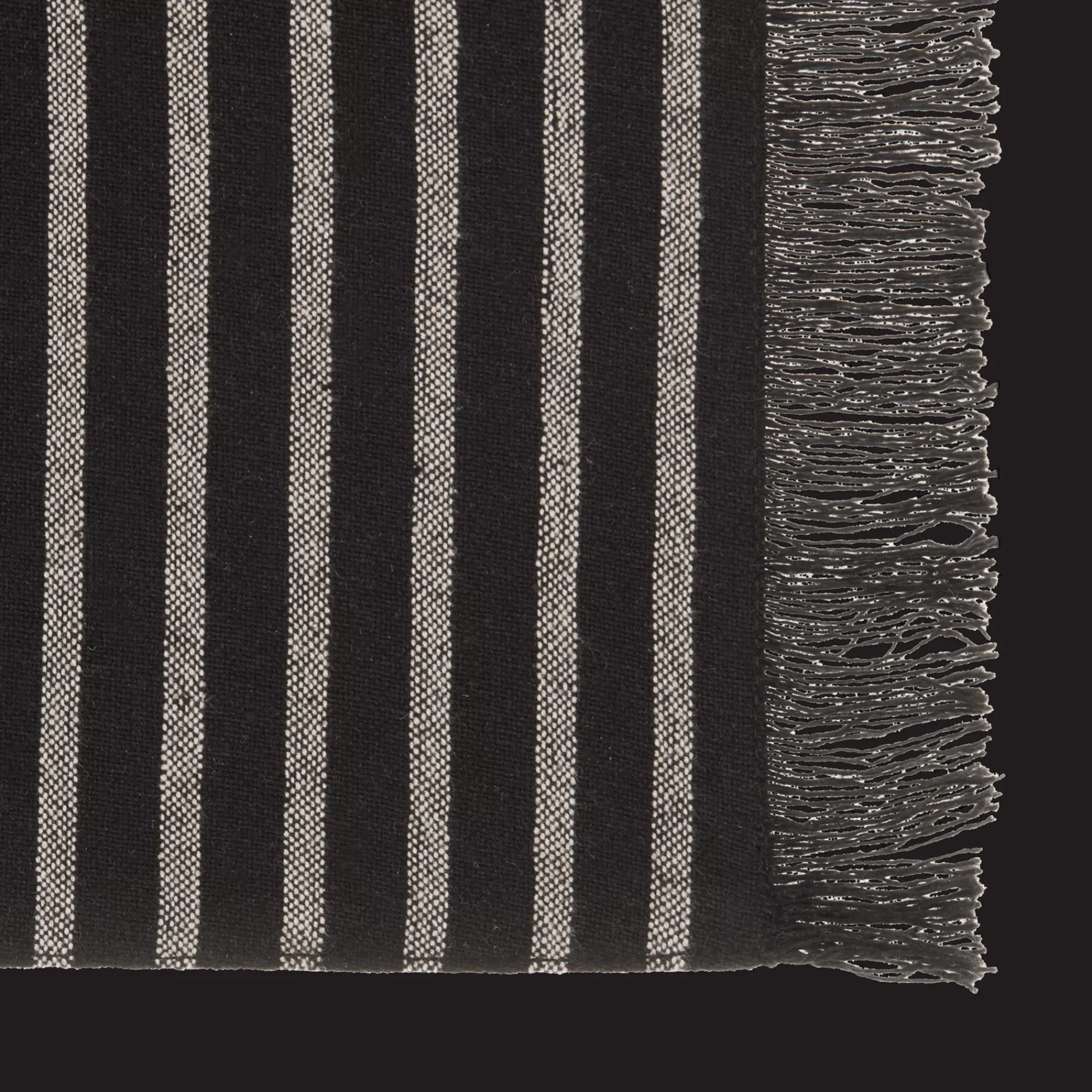 Outlet Bouclair Set of 4 Black & Natural Fringed Fabric Placemats